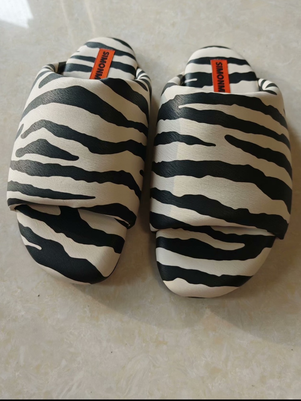 SIMONMILLER Zebra Bubble Slide Sandals - size 36, pre-owned - Picture 4 of 6